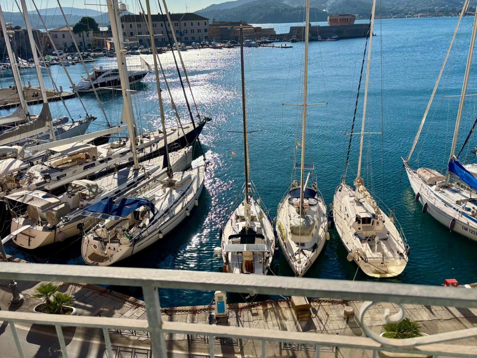 Monolocale La Darsena Apartment Portoferraio Bagian luar foto